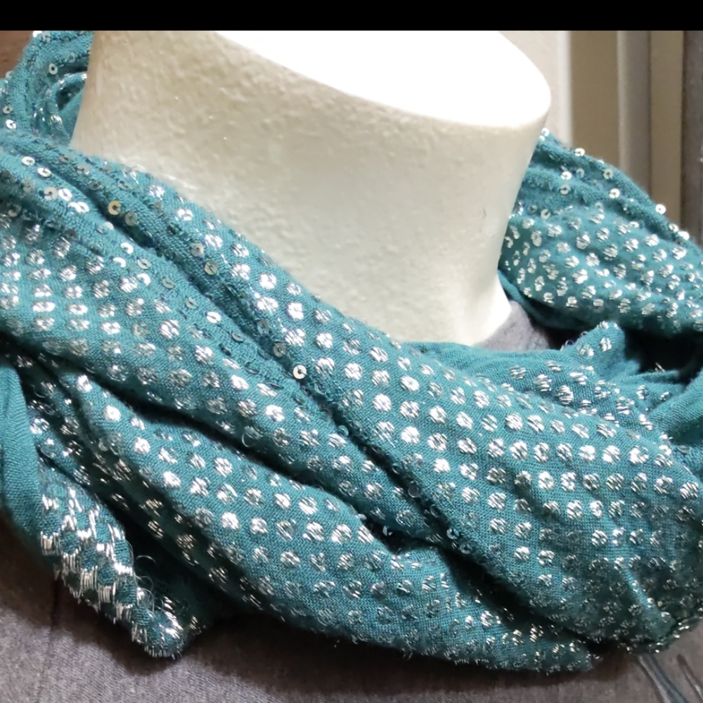 Green infinity scarf